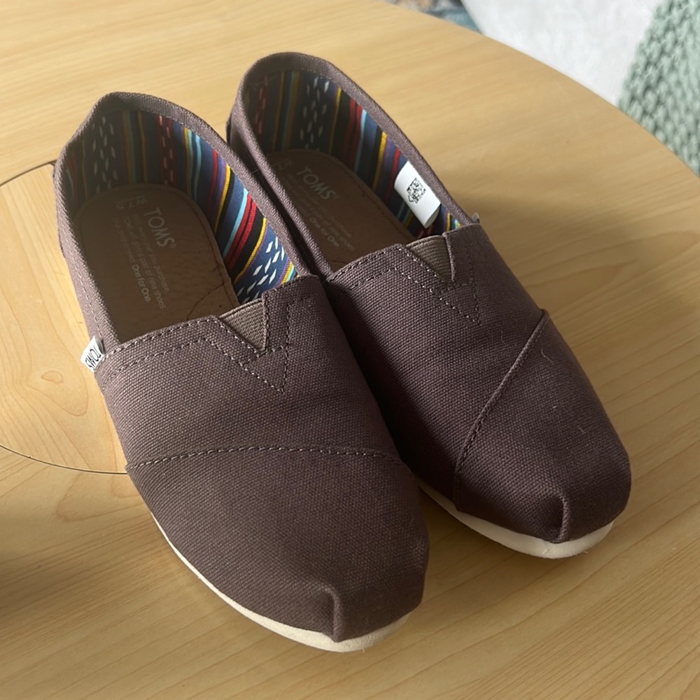 TOMS size 7.5 women’s grey slip ons